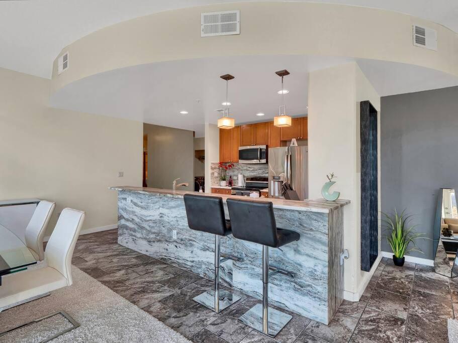 3 Bedrm Palace - King Fl Bed & Free Ev Charging Apartment Orlando