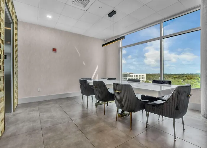 3 Bedrm Palace Suite - King Fl Bed & Free Ev Charging